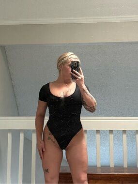 SHEIN Black Short Sleeve Scoop Neck Bodysuit